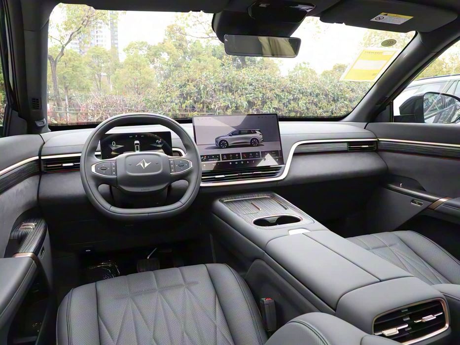 Dongfeng Ep008 гибрид 5 местный Ультра версия