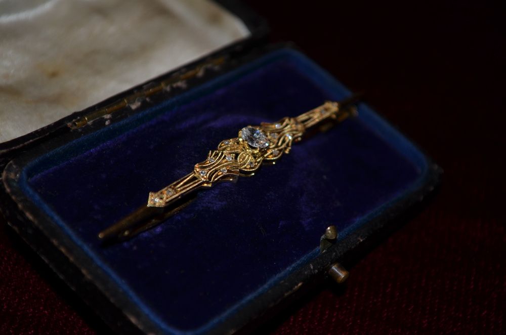 BROSA AUR 18K cu Diamant Oval de 0.50ct - Art Deco -Vintage - 5g. !