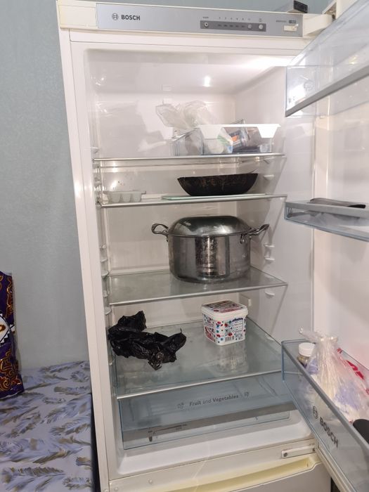 Продам большой вместительный холодильник