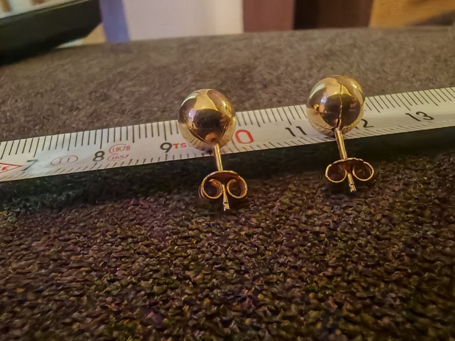 Продавам златни обеци 18к