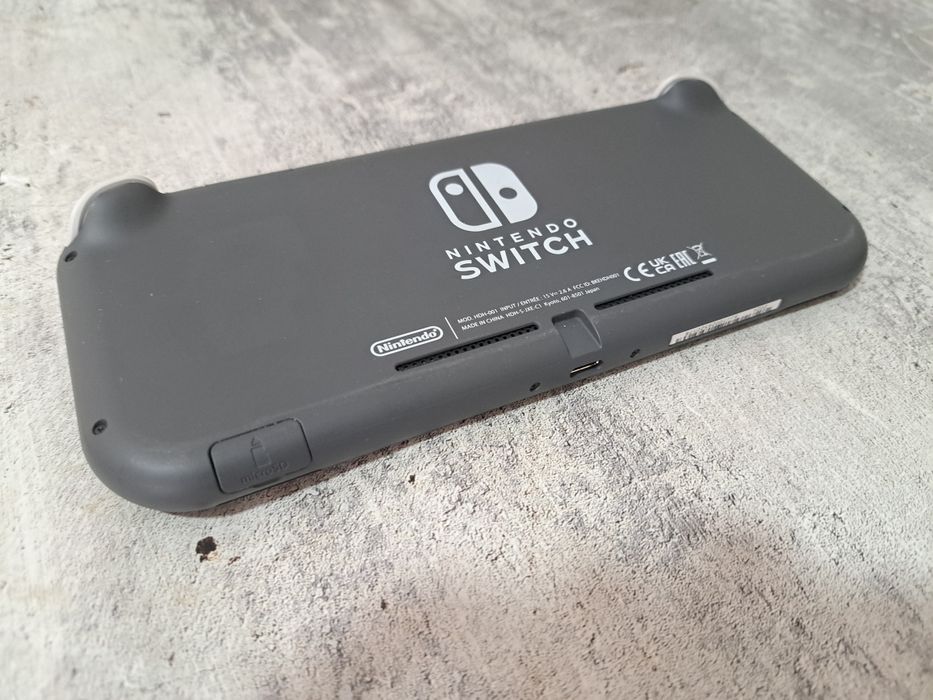Продам игровую консоль NINTENDO SWITCH Lite