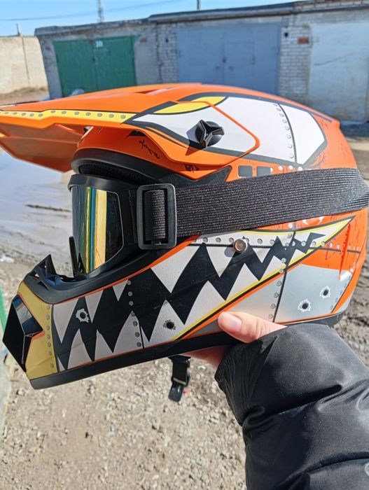 Продам мотошлем для эндуро