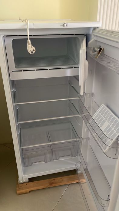 продается холодильник