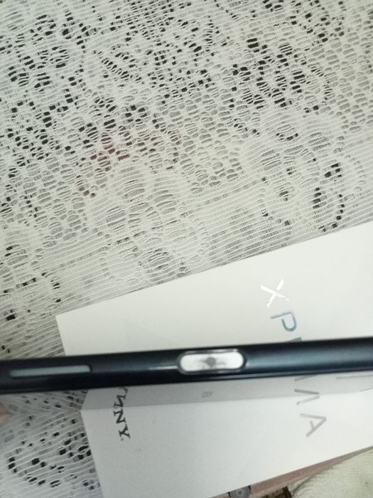 Продам Sony Xperia XZ 64GB