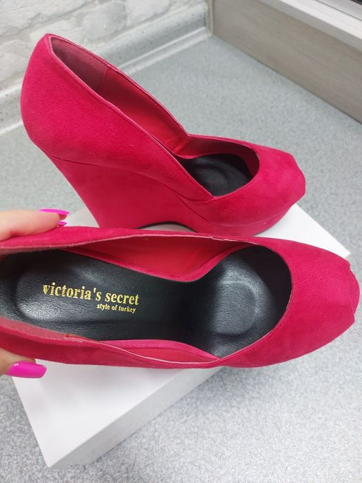 Туфли замшевые красные