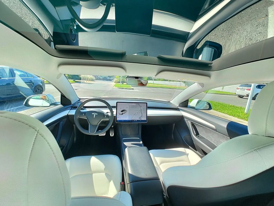 Tesla Model 3 Tesla model 3 long range dual motor interior alb