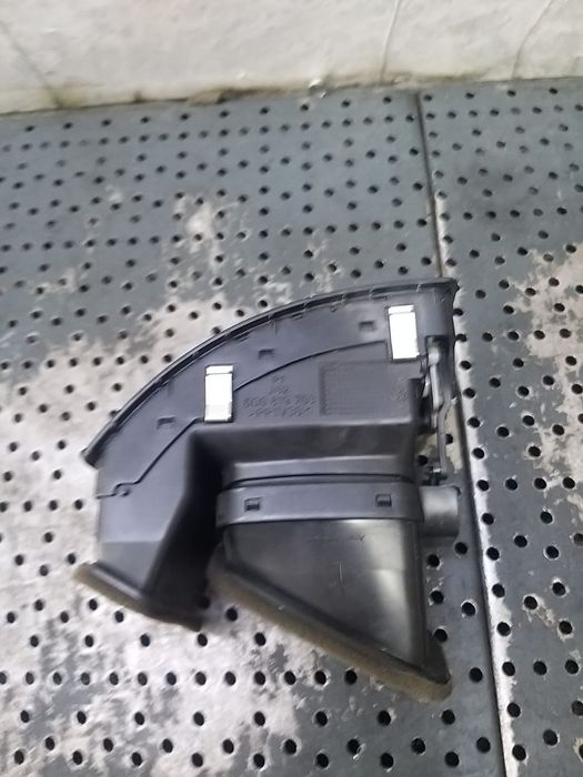 Grila ventilatie bord stanga vw polo 9n 6q0819703