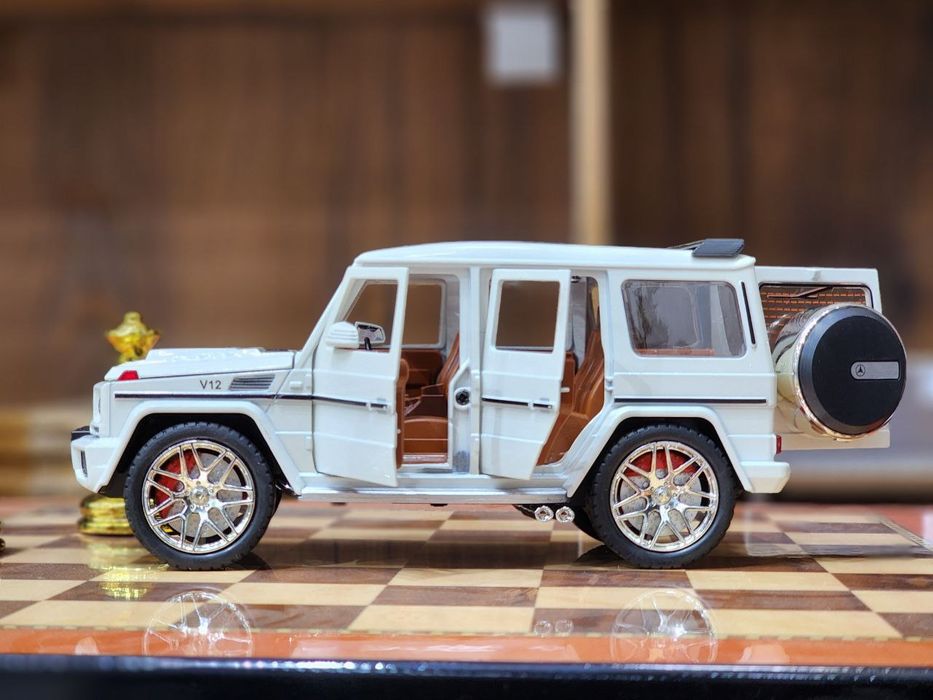Автомобиль Mercedes-Benz AMG G63 масштаб 1/24