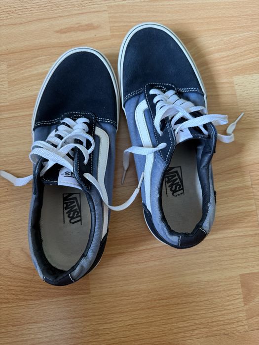 Vans обувки.