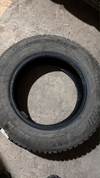 Комплект зимних  Шин 235/65/16.