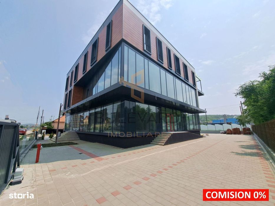 Cladire comerciala situata la drum intens circulat, 1365 mp utili + 20