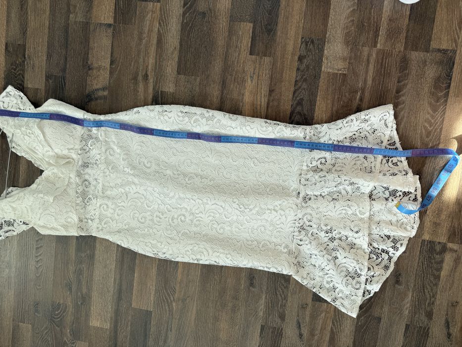 Дантелена бяла рокля