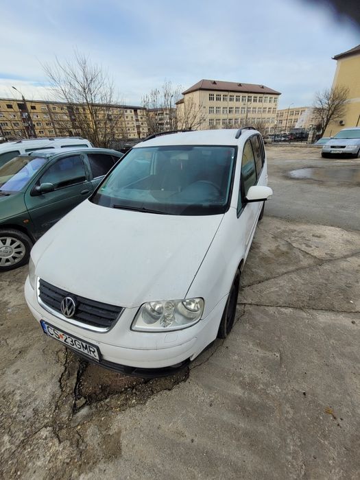 Touran 2004 în stre bună de funcționare