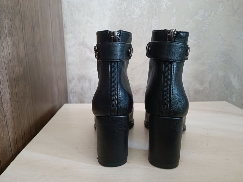 Srochna sotiladi koreyskiy  Oyoq kiyim etik 37 razmer