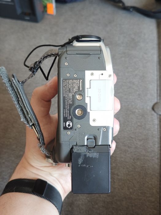 Видеокамера Panasonic VDR-D160
Panasonic VDR-D160