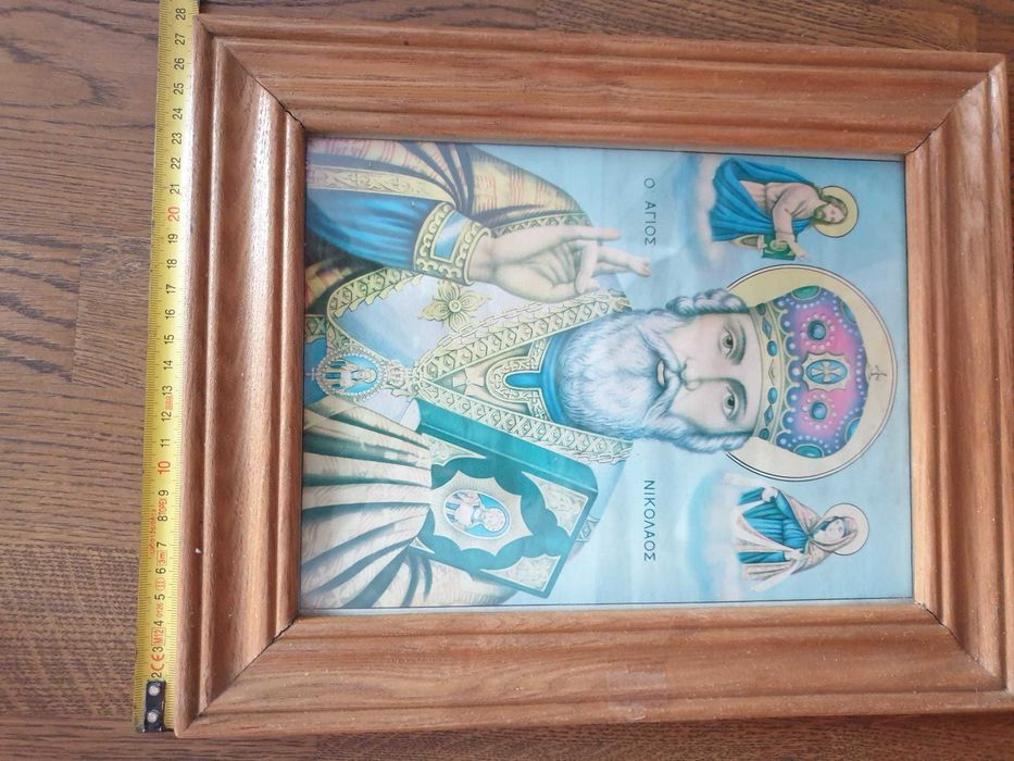 Vând icoană religioasă sfințită reprezentând Răstignirea Domnului, cu Iisus Hristos pe Cruce, Maica Domnului și Sfântul Ioan.