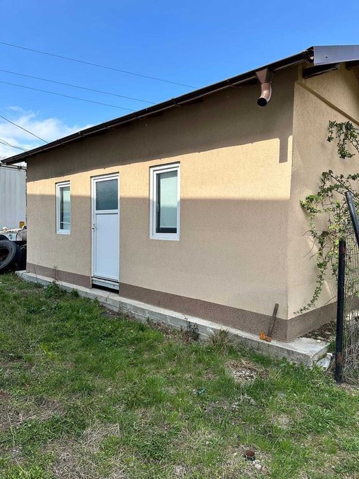 Teren intravilan 2000 mp+ Hala 64mp+Cladire birou 15mp+Foisor 20mp