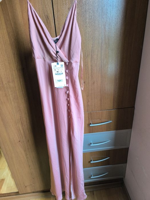 Дълга сатенена рокля Zara