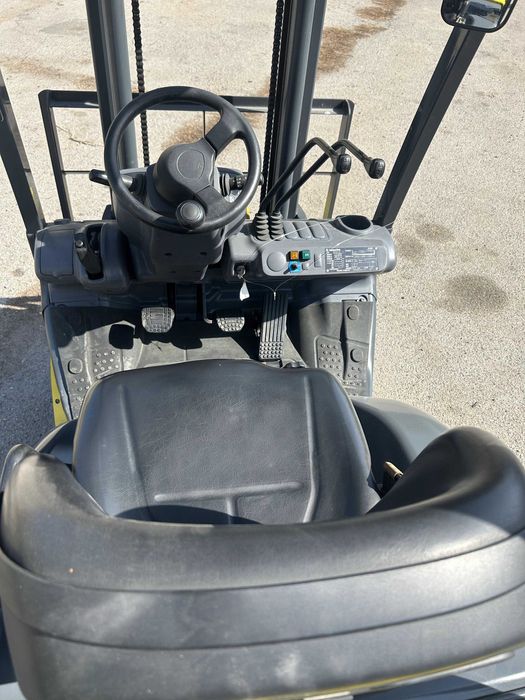 Продам вилочный погрузчик (кара)