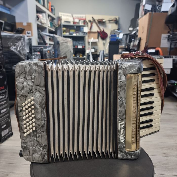 Amanet F28: Acordeon Weltmeister Student 32 Basi