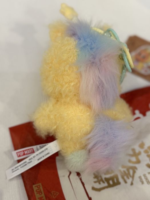 Labubu, Pop mart “Have a good run”. Twinkle Twinkle