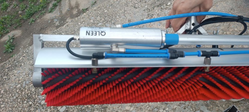 Четка за почистване на солари + раница с батерия