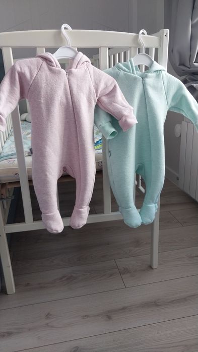 Продам утепленные комбинезоны для двойни