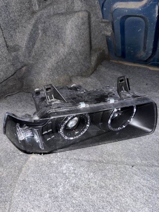 Фары BMW E36 почти новые.