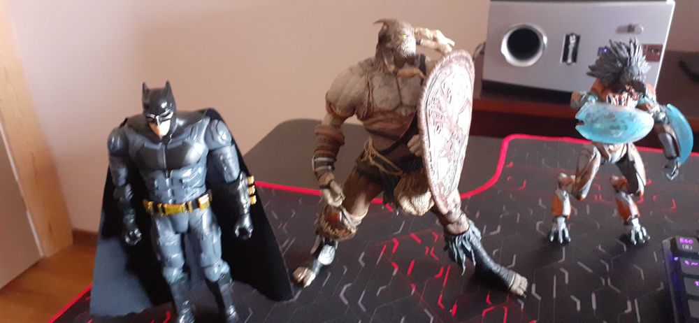 Продавам фигурки на Mcfarlane