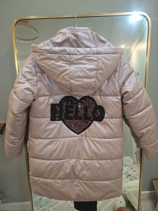 Продам 2 куртки для девочки на 8-9 лет