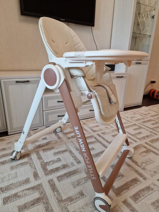 Продам столик для кормления компании HB