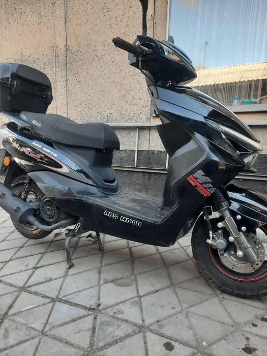 Скутер.            .