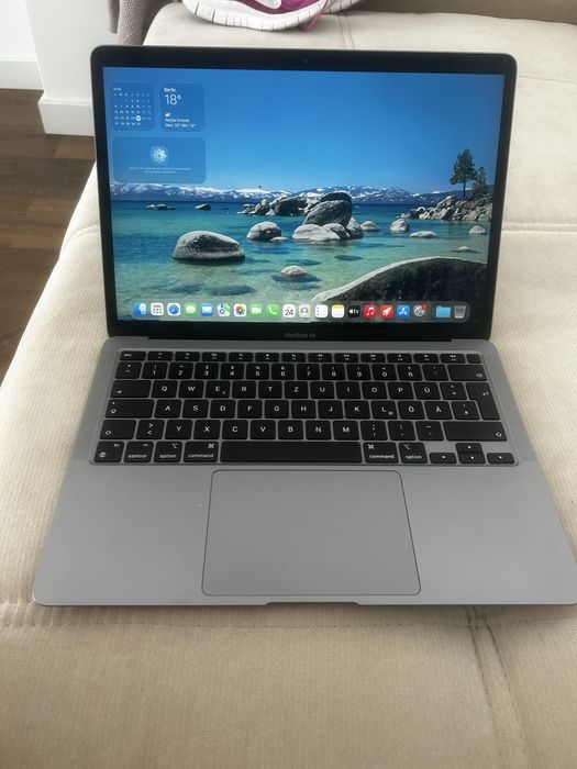 MacBook Air  este ca nou