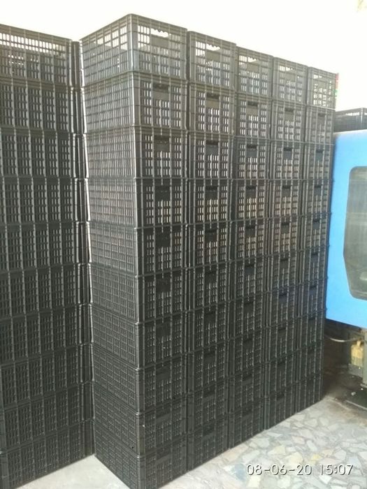 Яшиклар сотилади  помидор ва олмага .