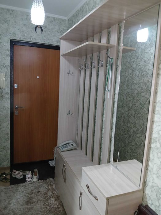 Продам прихожую в коридор