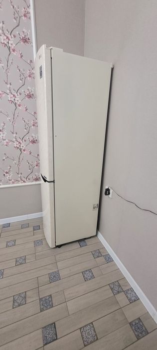 Продам холодильник LG
