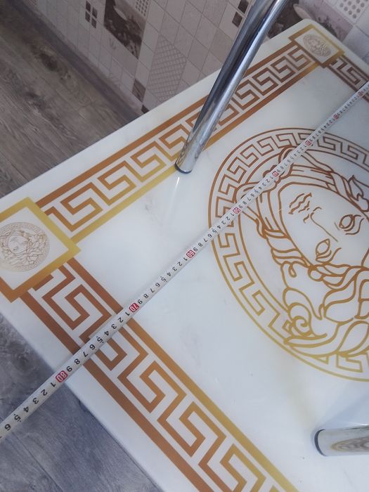 Продаю стол VERSACE 40тысячи.
