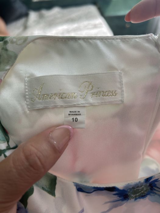 Момичешка рокля на цветя