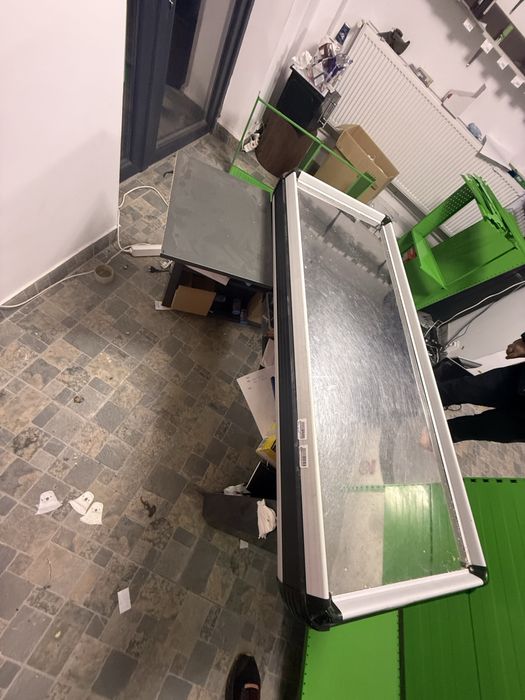 Masă pentru casă de marcat magazin – stare foarte bună