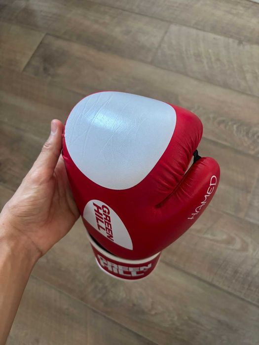 Боксерские перчатки