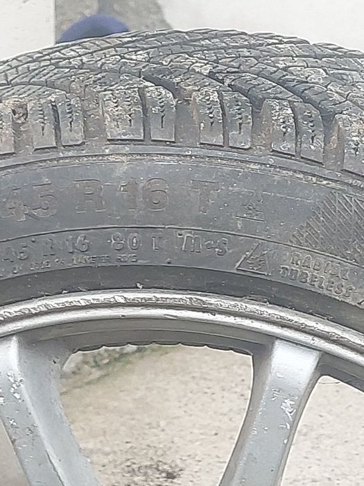 Se vinde 4 anvelope cu jante cu tot