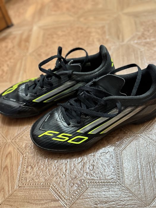 Продам детские кроссовки