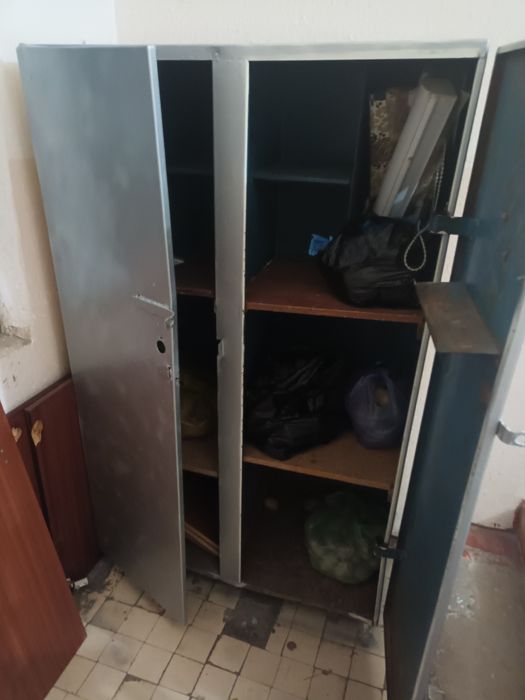 Железный шкаф продаётся