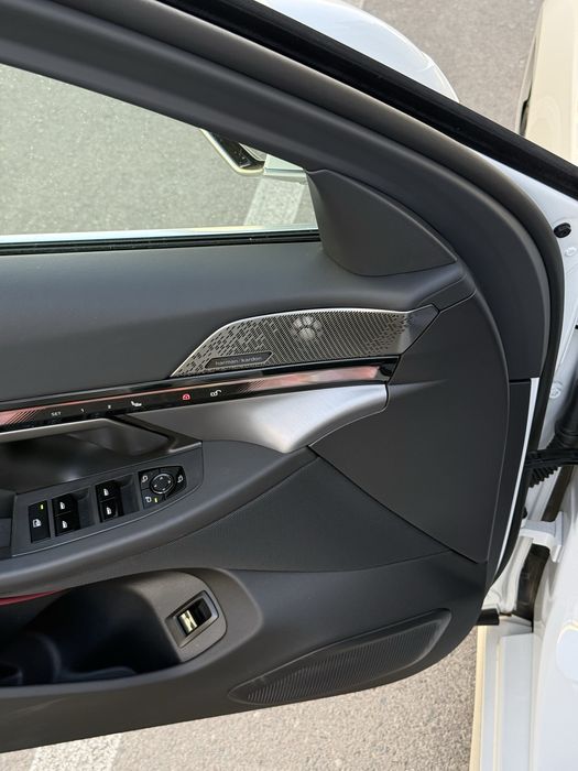 Bmw i5 40L 2025-Yil 14500 yurgan kraska tozza Full Hud+Tv dop option