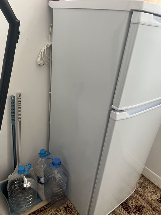 белый холодильник