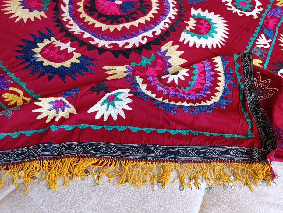 Продам старинное сюзане.