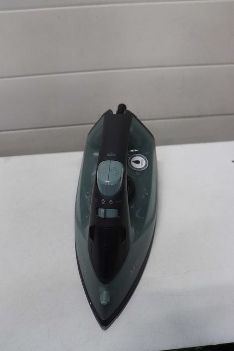 Парна ютия AEG Gentle 5000, 2400 W, 110g парен удар, 250 ml, керамична гладеща плоча
