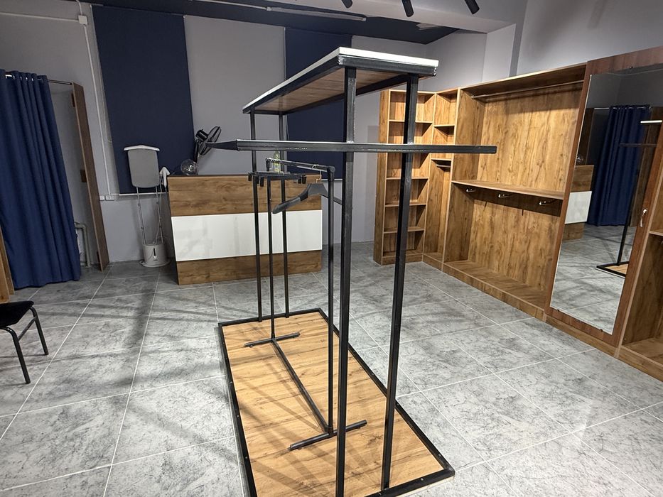 Мебель для магазина одежды