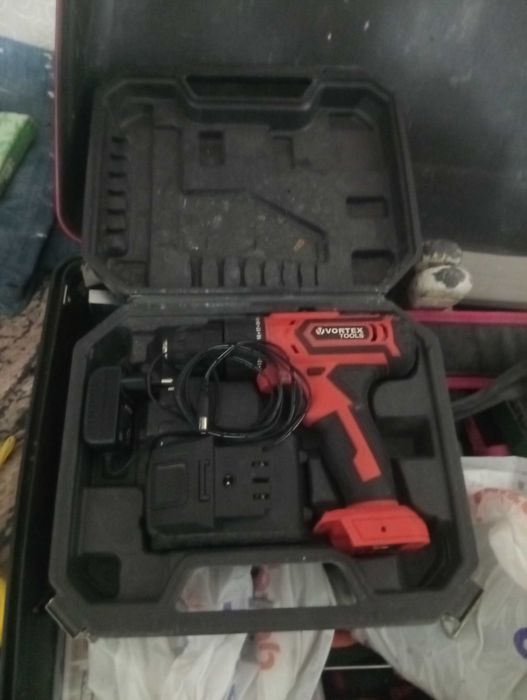 Geamantan surpriza cu scule mici