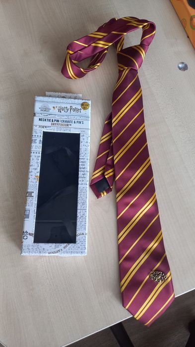 ГАЛСТУК   новый    Гарри  Поттера